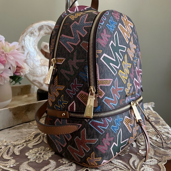 Michael Kors signature logo backpack - Picture 7 of 13